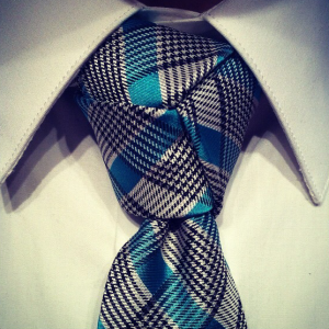 Learn How to Tie a Trinity Knot [step-by-step instructions]