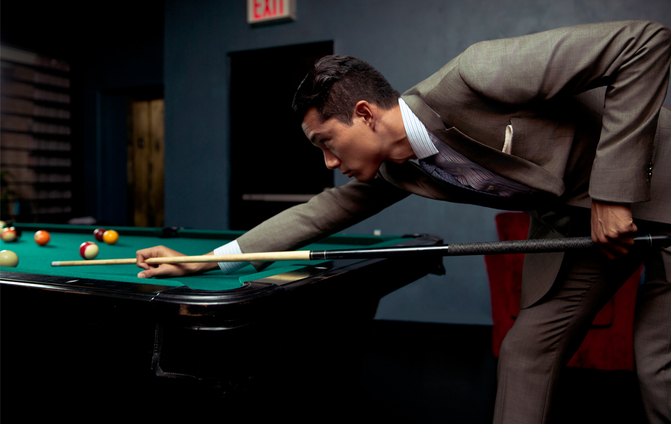Being tall has its advantages and its disadvantages. When you’re 6 feet 4 inches tall (like this guy), things like playing pool can turn into a stretching exercise.