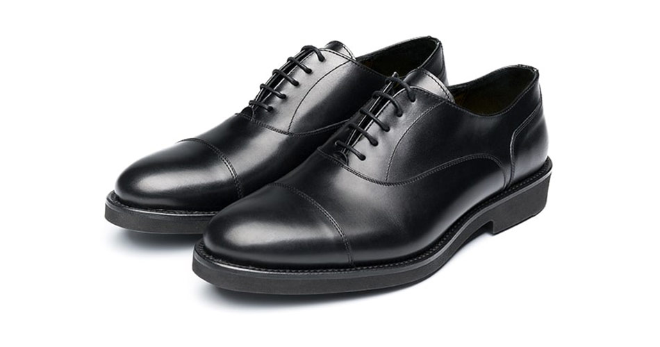 Pair of mens black oxfords quero mercer black