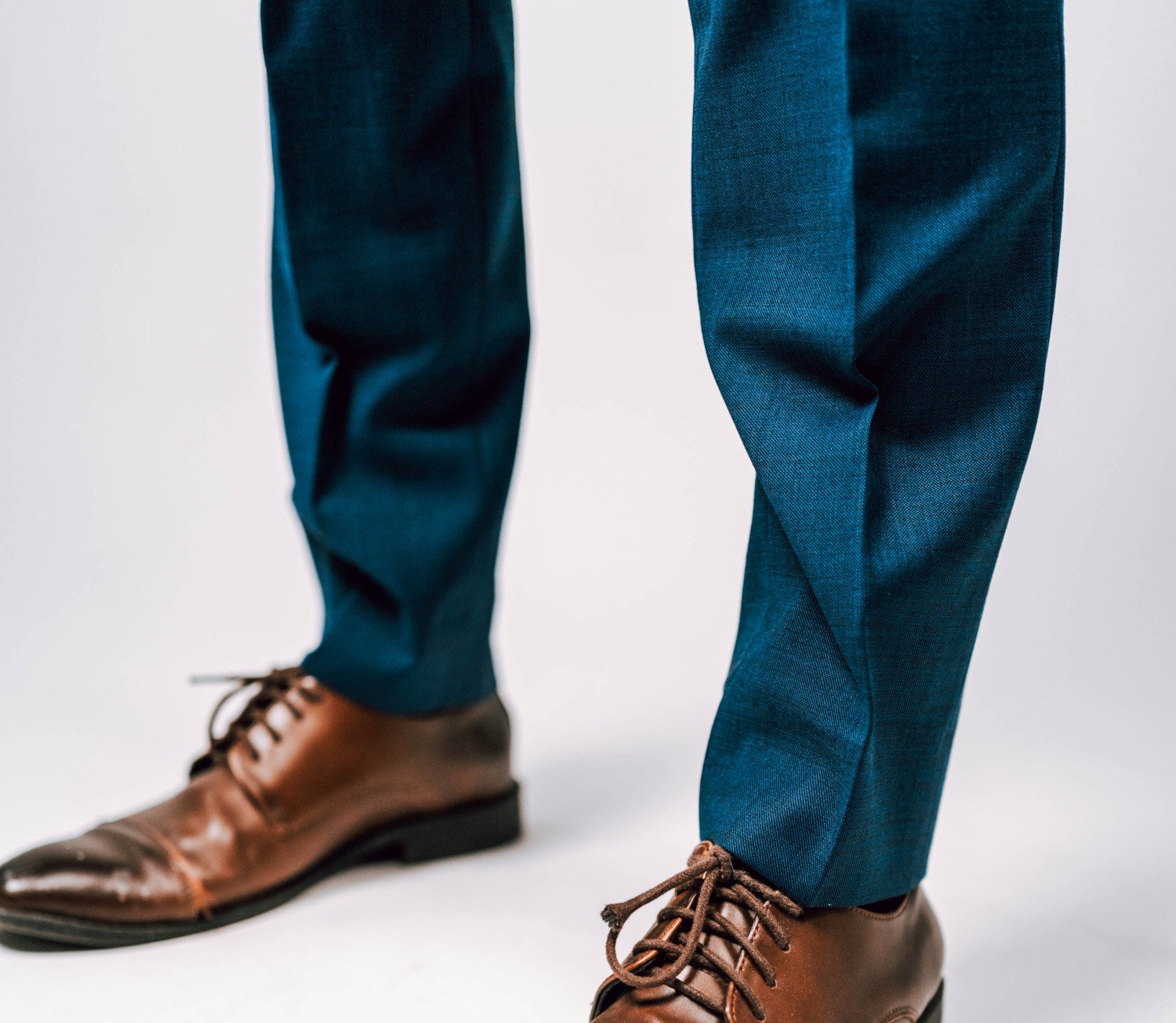 Chinos vs Jeans - Which Are Better To Wear?
